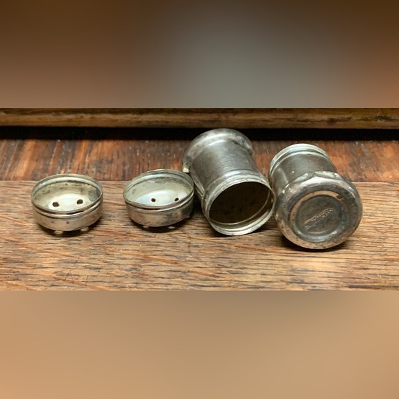 Early 20th Century Antique Sterling Silver Miniature Salt & Pepper Shakers - Picture 12 of 13